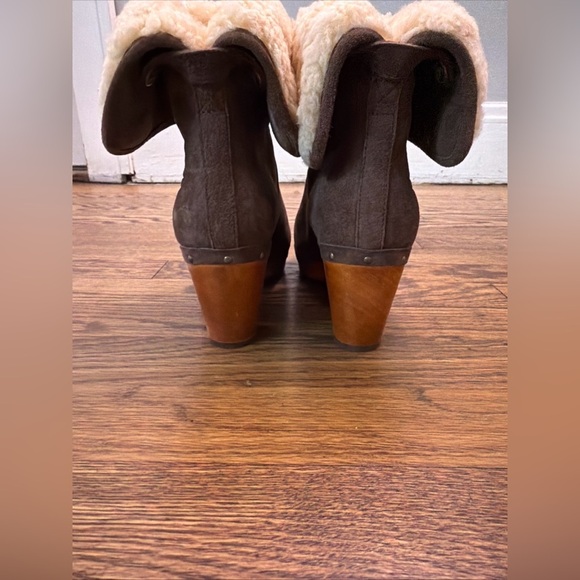 Ugg Lynnea Brown Suede, Sheepskin , Wooden Heel Boots. Size 7 - Picture 3 of 7